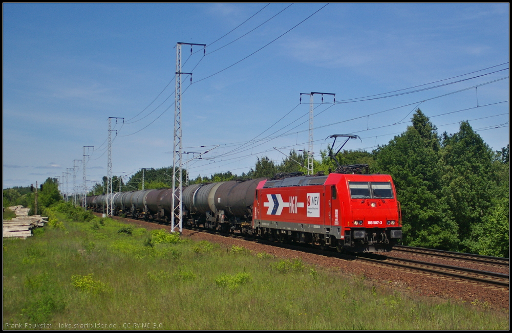 HGK 185 587  MEV  mit Kesselwagen-Zug am 05.06.2013 in der Berliner Wuhlheide