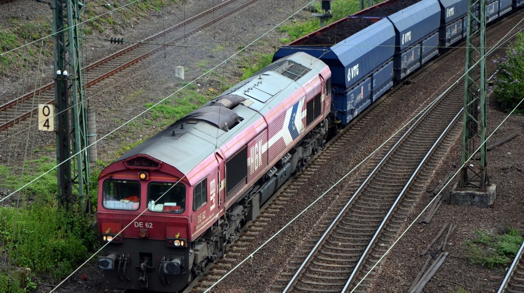 HGK Class 66, DE 62, mit einem beladenen Ganzzug, aufgenommen am 30.06.2012 von der Brcke am Mediapark in Kln.