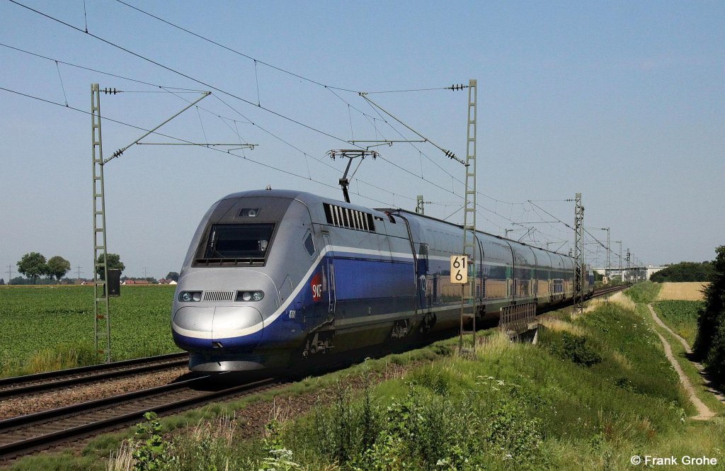 Hier nochmals der gleiche Zug SNFC TGV 4701 auf der Rckfahrt nach Straubing, fotografiert am 29.06.2011 --> Der Abschnitt Plattling - Straubing auf der KBS 880 Passau - Nrnberg wird fter als Refferenzstrecke fr Strstrom-Messfahrten genutzt. 