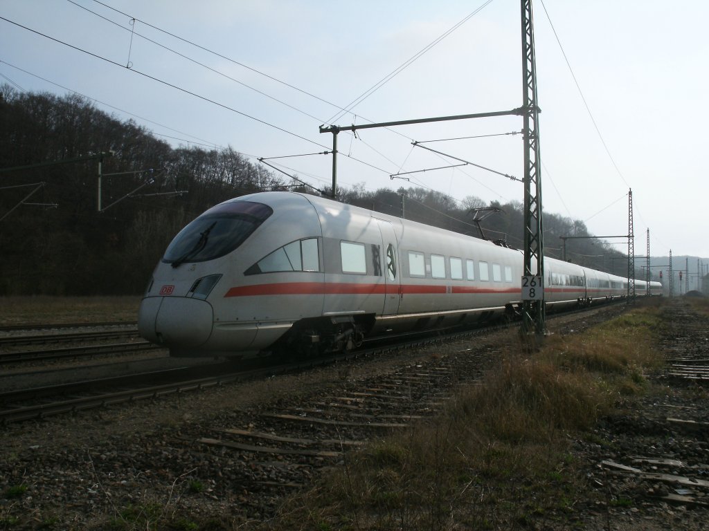 ICE 411 051-6 mu�te,am 21.April 2012,in Lietzow,weil die Strecke nach Binz eingleisig ist,auf einem Gegenzug aus Binz warten.Als IC(nicht ICE !) 2513 fuhr der Zug dann von Binz nach Rostock (!)