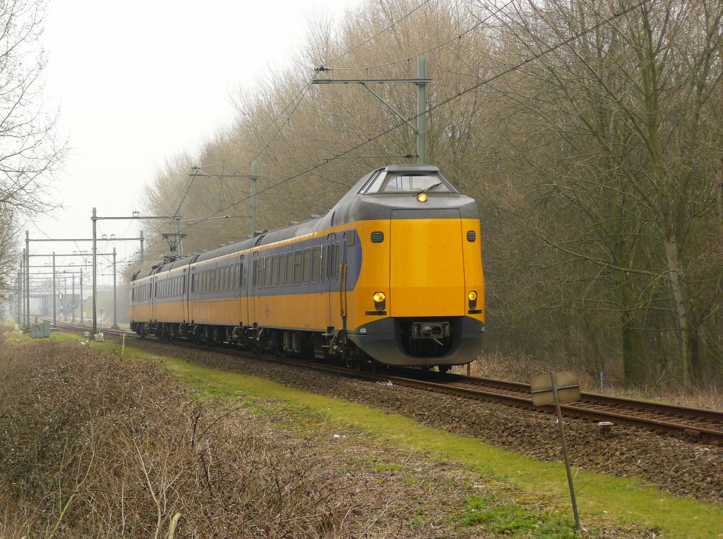 ICM Nummer 4232 als Intercity van Utrecht nach Leiden. Cronesteinpad Leiden 03-03-2012.