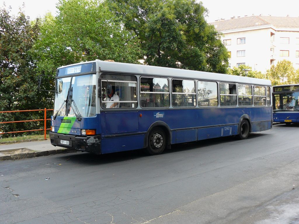 Ikarus 415 Bus. Varfok Utca, Budapest 02-09-2011.