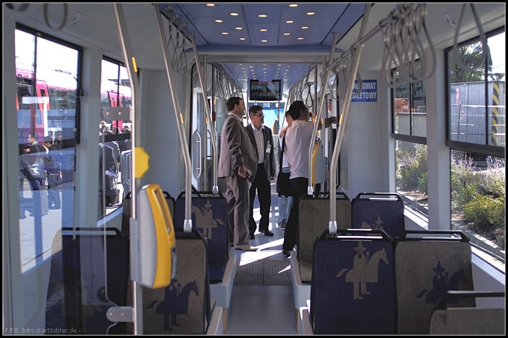 Inneneinrichtung der Bombardier Flexity Classic fr MPK Krakow in Polen auf der InnoTrans 2012 in Berlin. Auffllig sind die groen Schiebefenster zum Lften.