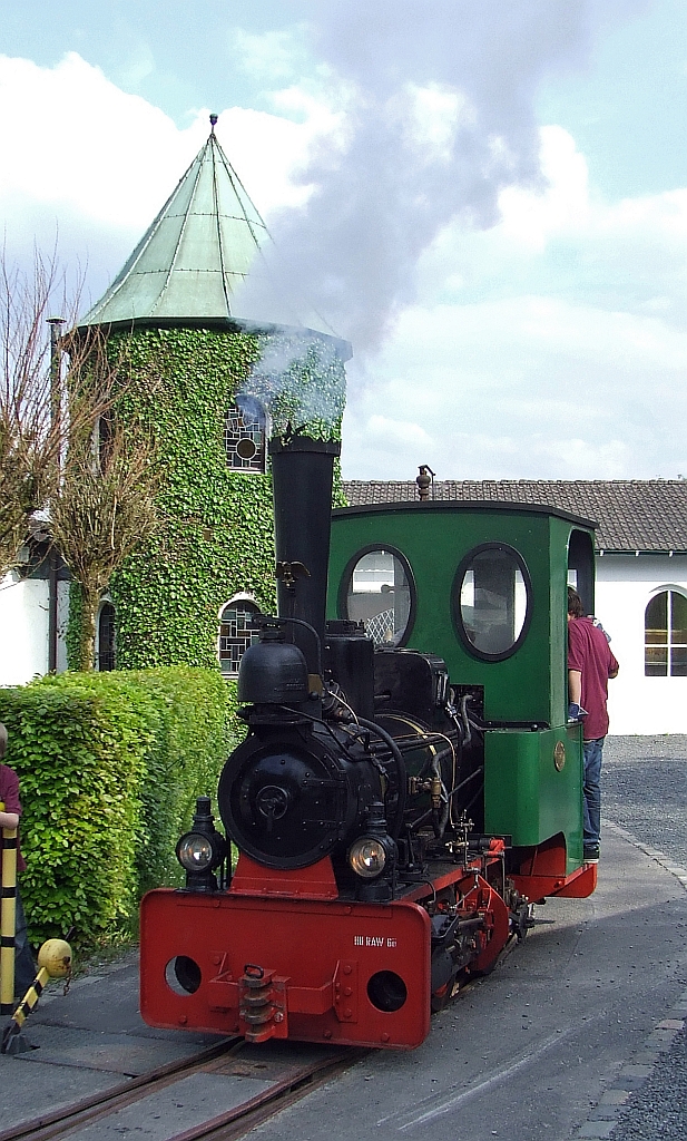 Kraus Feldbahn-Dampflokomotive am 29.05.2010 im Maschinen- & Heimatmuseum Eslohe. Die Lok wurde 1898 unter Fabrik-Nummer: 3721 von Krauss & Comp., Mnchen gebaut. Sie hat eine Leistung von 25 PS.