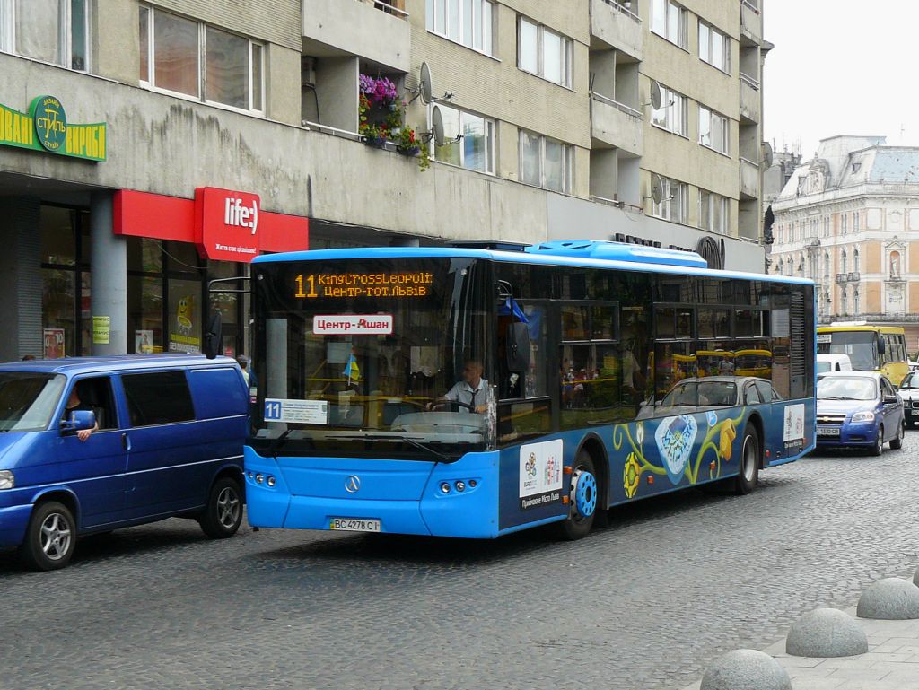 LAZ CityLAZ12 Bus Prospekt Svobody Lviv 09-06-2011.