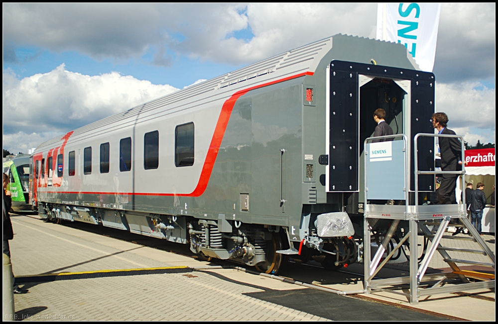 Liegewagen der Gattung WLABmz f�r die Russische Staatsbahn (RZD) auf der InnoTrans 2012 in Berlin (NVR-Nummer CH-FPC 62 85 78-90 014-2 WLABmz)