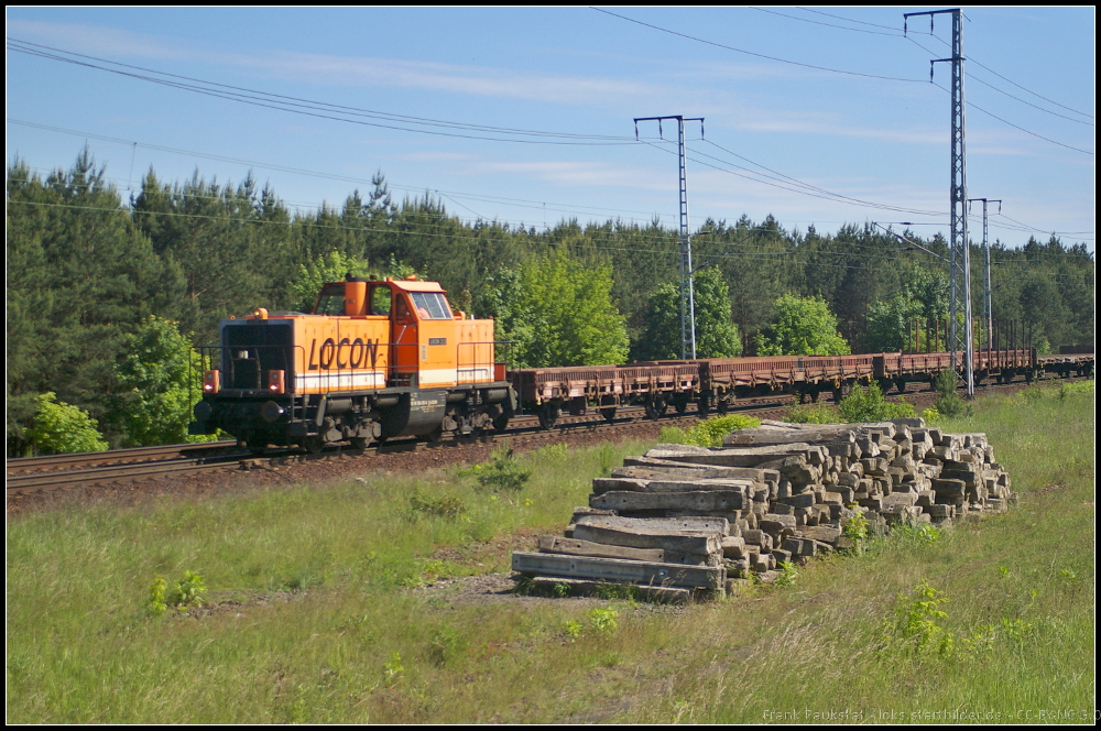 LOCON 213 / 214 003-6 mit Niederbordwagen am 05.06.2013 in der Berliner Wuhlheide