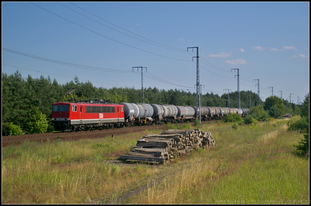 MEG 707 / 155 230 mit Kesselwagen-Zug am 06.07.2013 in der Berliner Wuhlheide