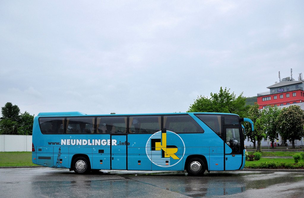 Mercedes Benz Tourismo von NEUNDLINGER Reisen aus sterreich am 11.5.2013 in Krems an der Donau.