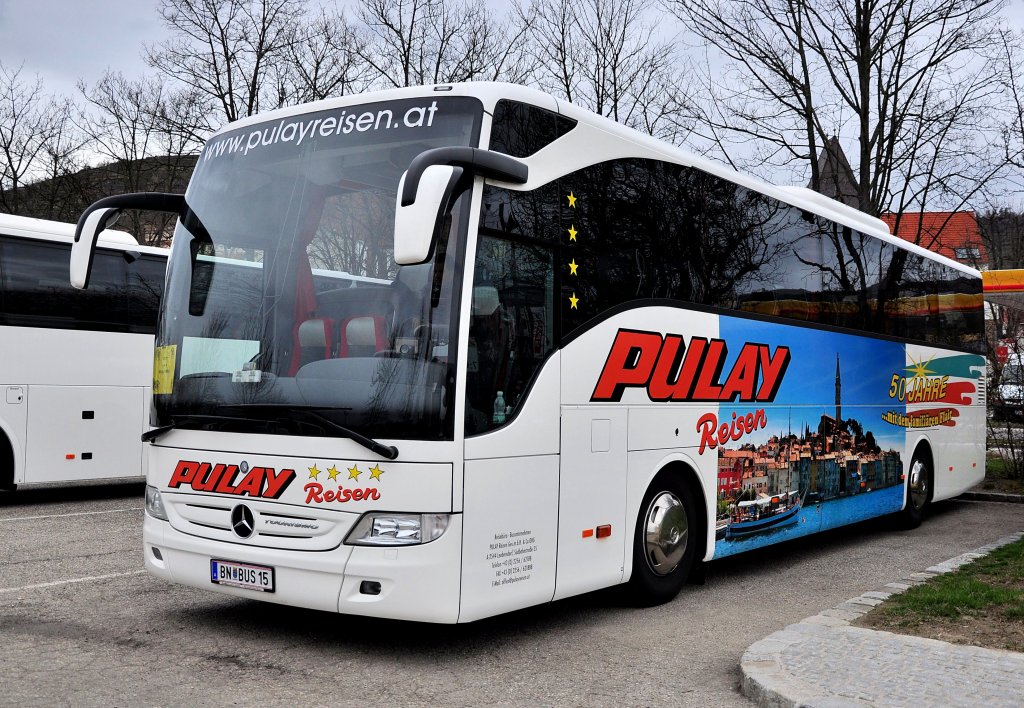 MERCEDES BENZ TOURISMO von PULAY Reisen aus Niedersterreich am 11.4.2013 in Krems gesehen.