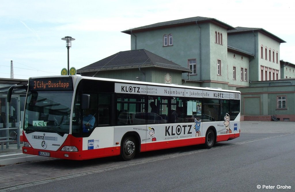 Mercedes Citaro als Linienbus in Naumburg / Saale mit Werbung Klotz Augenoptik Naumburg, fotografiert am Hauptbahnhof am 02.08.2012 