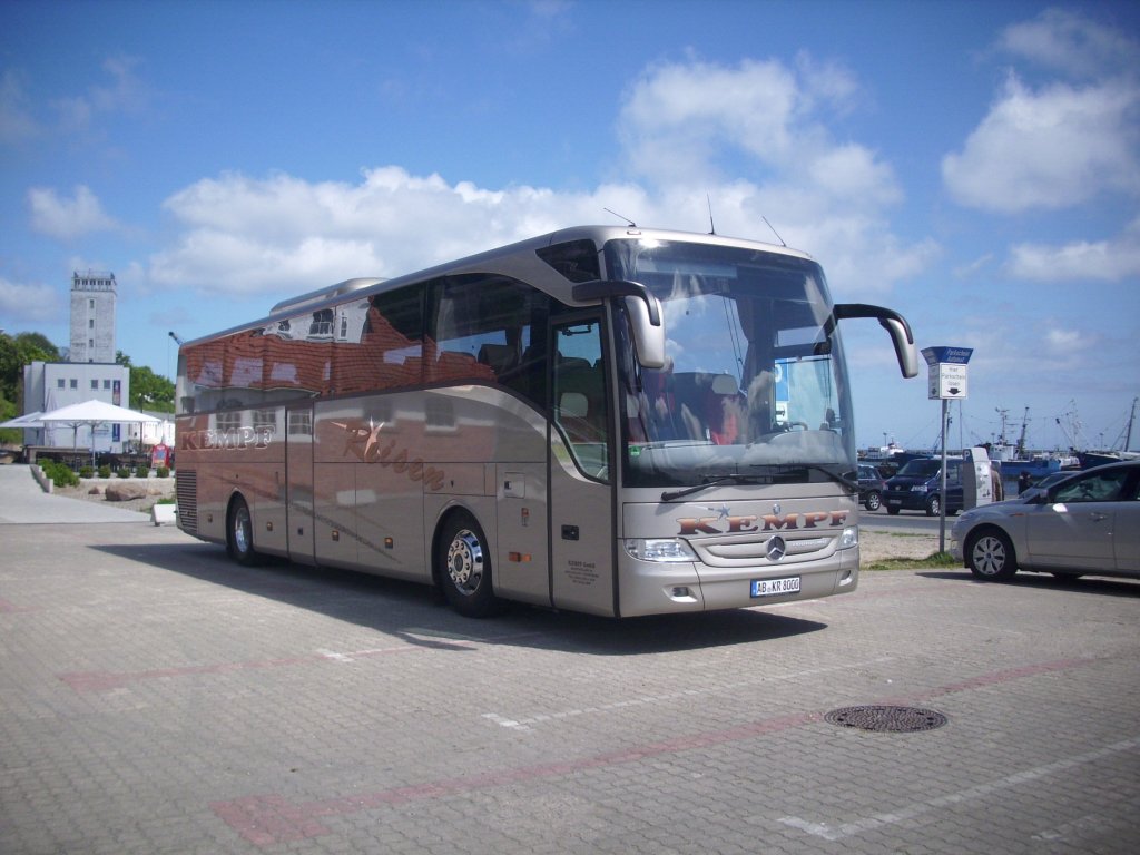 Mercedes Tourismo von Kempf Reisen aus Deutschland im Stadthafen Sassnitz.