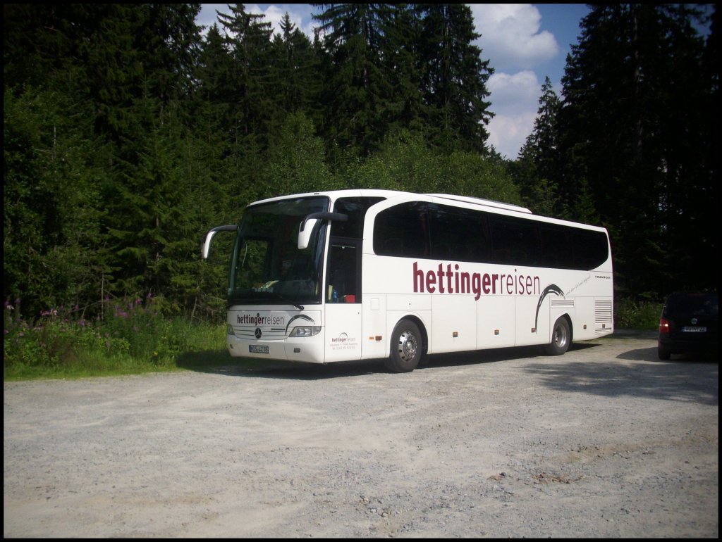 Mercedes Travego von Hettinger Reisen aus Deutschland vor dem groen Arbersee.