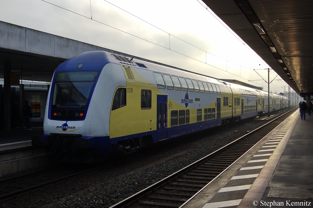 metronom (ME 82821) von Uelzen nach Gttingen in Hannover Hbf. Gezogen von der 146 521-0. 25.10.2011