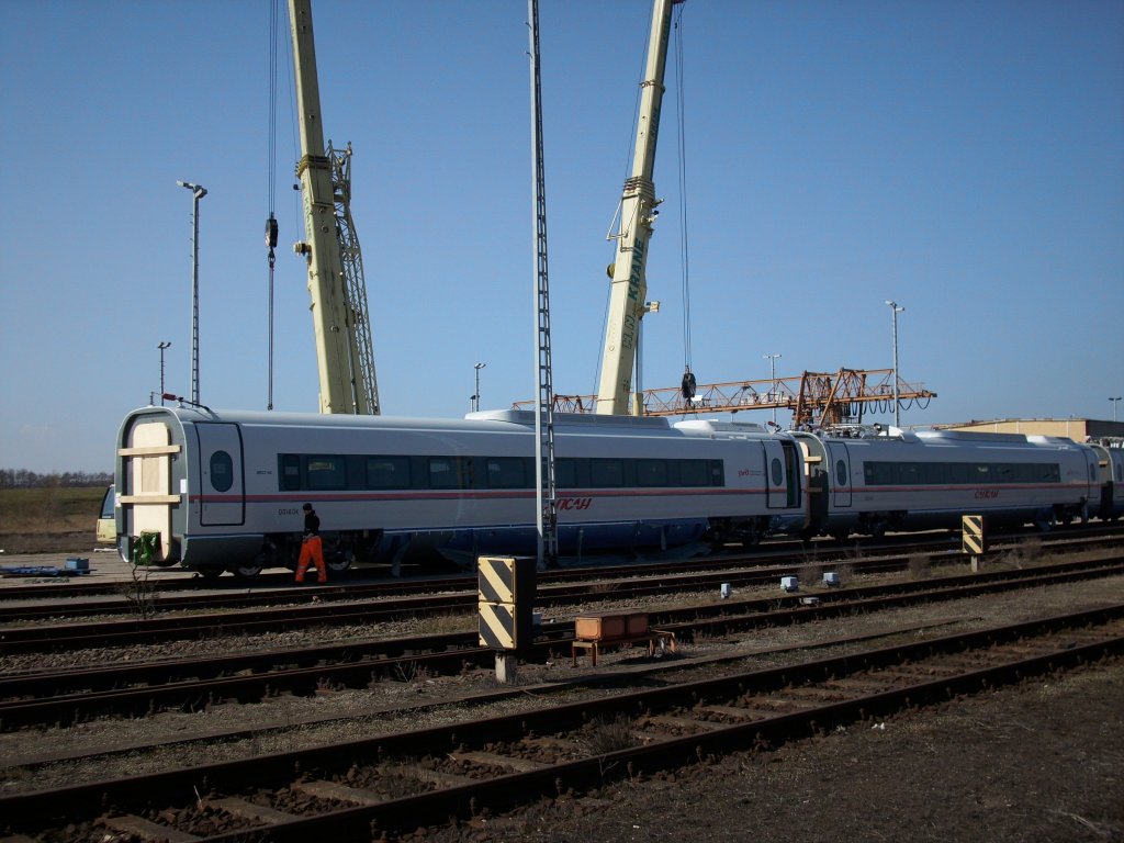 Mittelwagen f�r den Russischen Hochgeschwindigkeitszug  VELARO  am 09.April 2009 in Mukran.