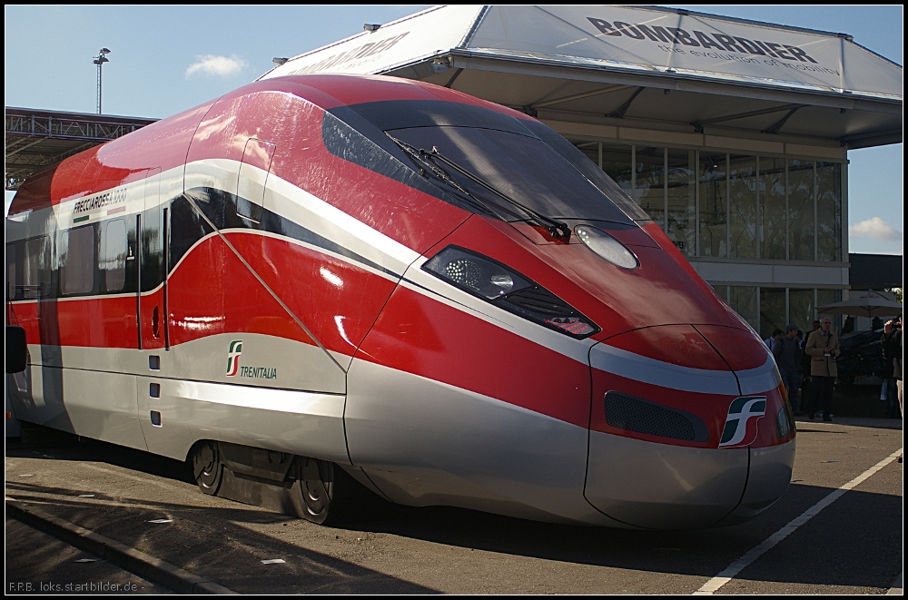 Modell des Hochgeschwindigkeitszuges Freciarossa 1000 f�r die Trenitalia auf der InnoTrans 2012 in Berlin. Der Hochgeschwindigkeitszug wird von Bombardier und AnsaldoBreda gebaut werden und unter der Bezeichnung V300 ZEFIRO gef�hrt.