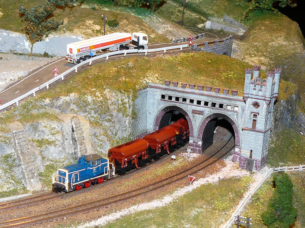 Modellbahn  Lahntalbahn  Masstab 1:160. Nederlandse Modelspoordagen Rijswijk, Niederlande 19-01-2013.

Modelspoorbaan  Lahntalbahn  in schaal N 1:160. Nederlandse Modelspoordagen Rijswijk 19-01-2013.