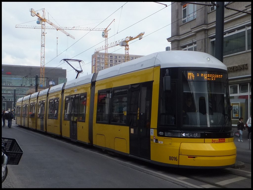 Moderne Flexity-Straenbahn in Berlin am Alexanderplatz.