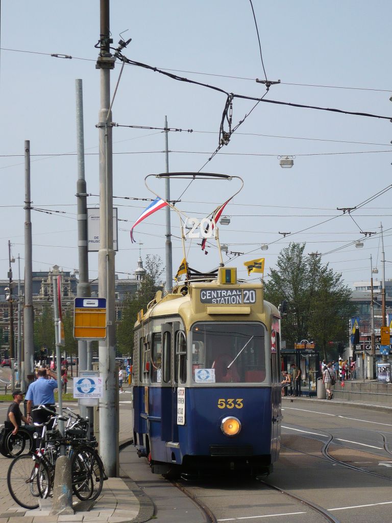 Museumstrassenbahn GVB 533 und Beiwagen 987 gebaut von Werkspoor in 1950. Prins Hendrikkade, Amsterdam 21-08-2011.

Museumtram GVB 533 en bijwagen 987 beide gebouwd door Werkspoor in 1950. Prins Hendrikkade, Amsterdam 21-08-2011.