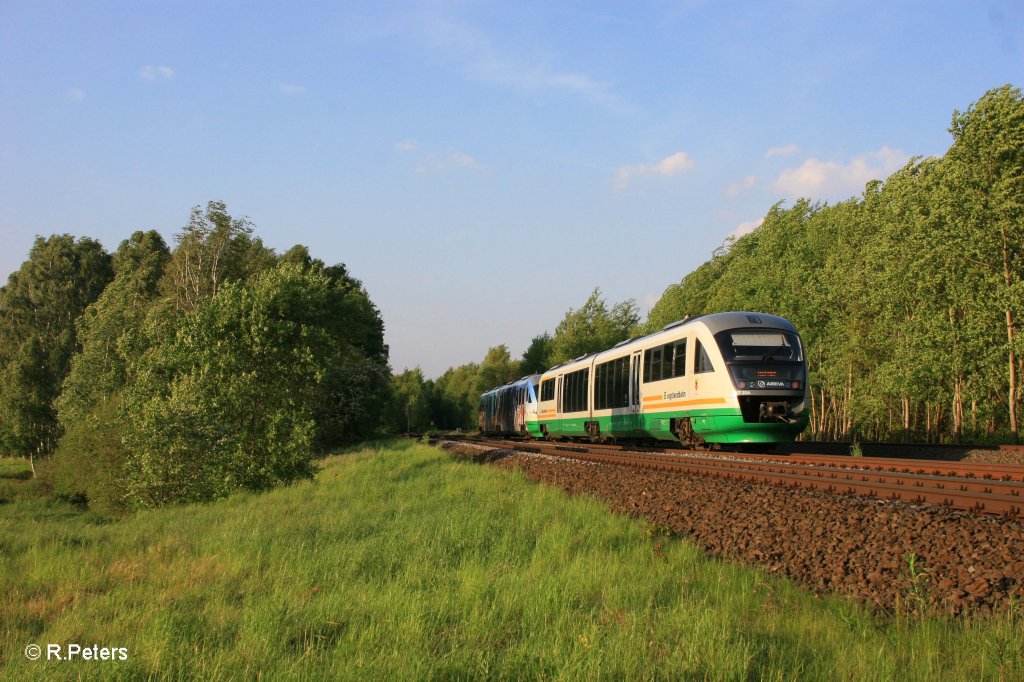 Nachschuss von VT25 + VT06 als VBG81128 nach Hof bei Schnfeld. 24.05.11