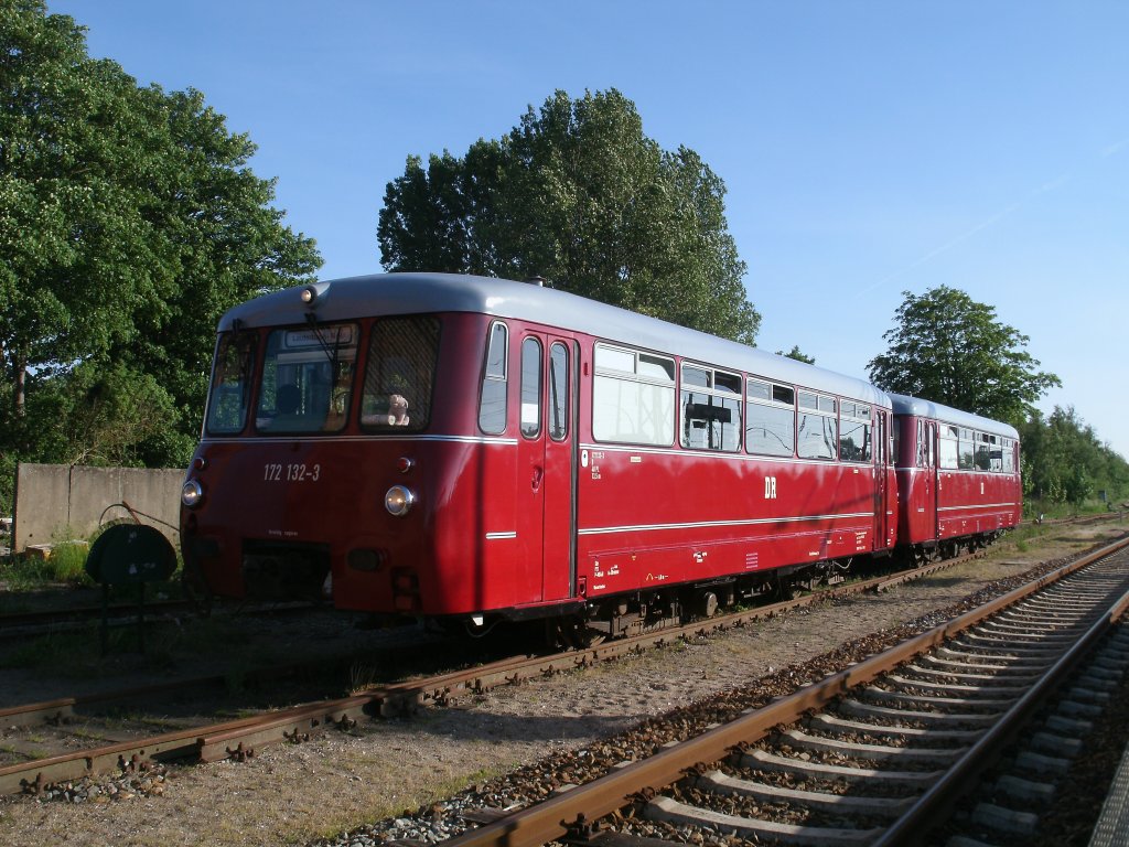 Neben 172 171 ist auch 172 132 wieder nach R�gen gekommen.Am 02.Juni 2011 standen beide Triebwagen in Bergen/R�gen.