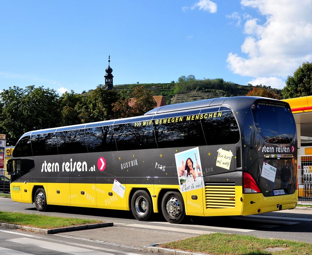 NEOLAN CITYLINER von WINTEREDER Reisen aus sterreich im September in Krems unterwegs.