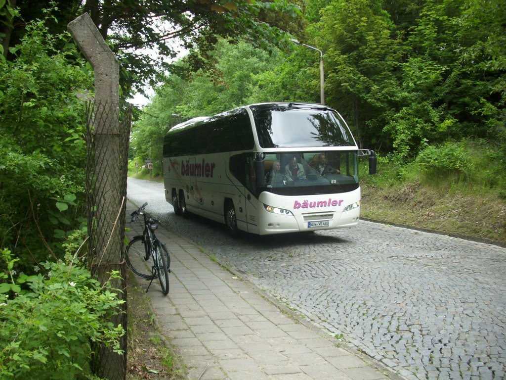 Neoplan Cityliner von Bumler aus Deutschland kurz vor dem Stadthafen Sassnitz.