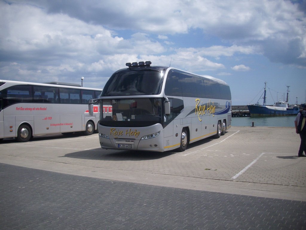 Neoplan Cityliner von Reise Heiko aus Deutschland im Stadthafen Sassnitz.