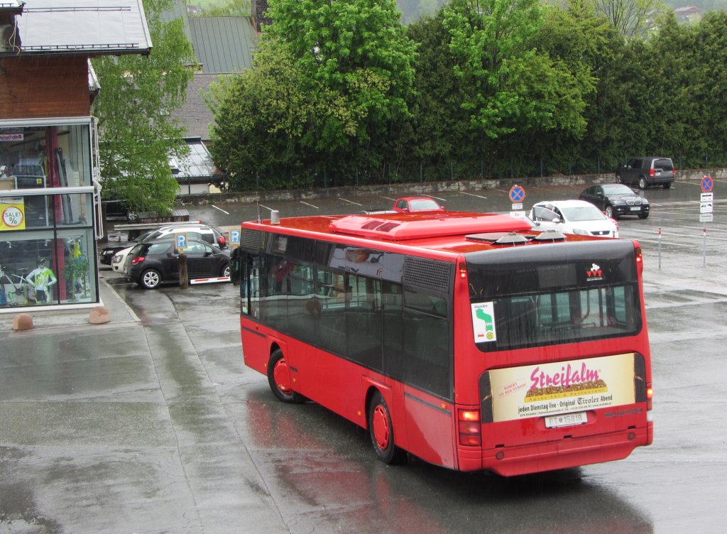 Neoplan Linienbus am Hahnenkammbahnhof in Kitzbhel.(11.5.2013)
