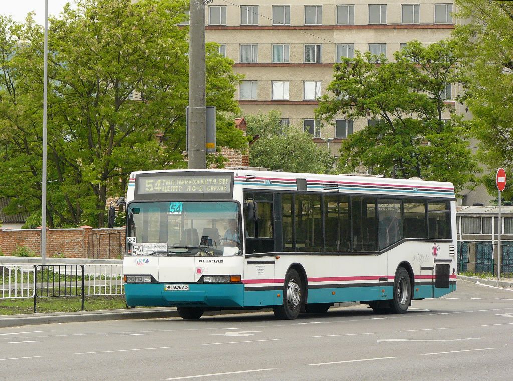 Neoplan N4016 Bus Vul. Bohdana Khmel'nyts'koho, Lviv, Ukraine 30-05-2012.