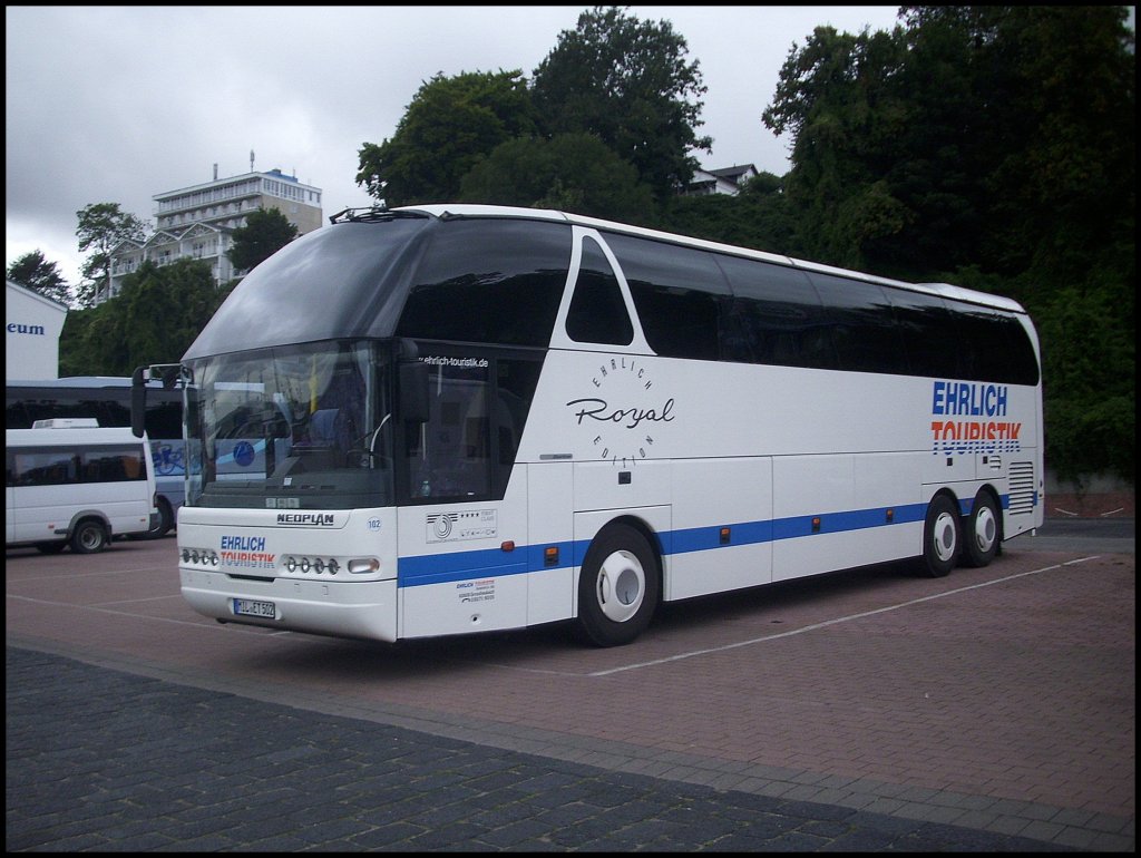 Neoplan Starliner von Ehrlich Touristik aus Deutschland im Stadthafen Sassnitz.