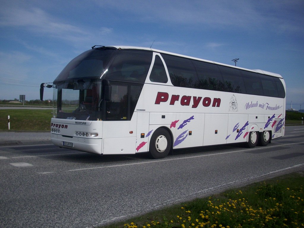 Neoplan Starliner von Prayon aus Deutschland in Sassnitz am Fhrhafen.
