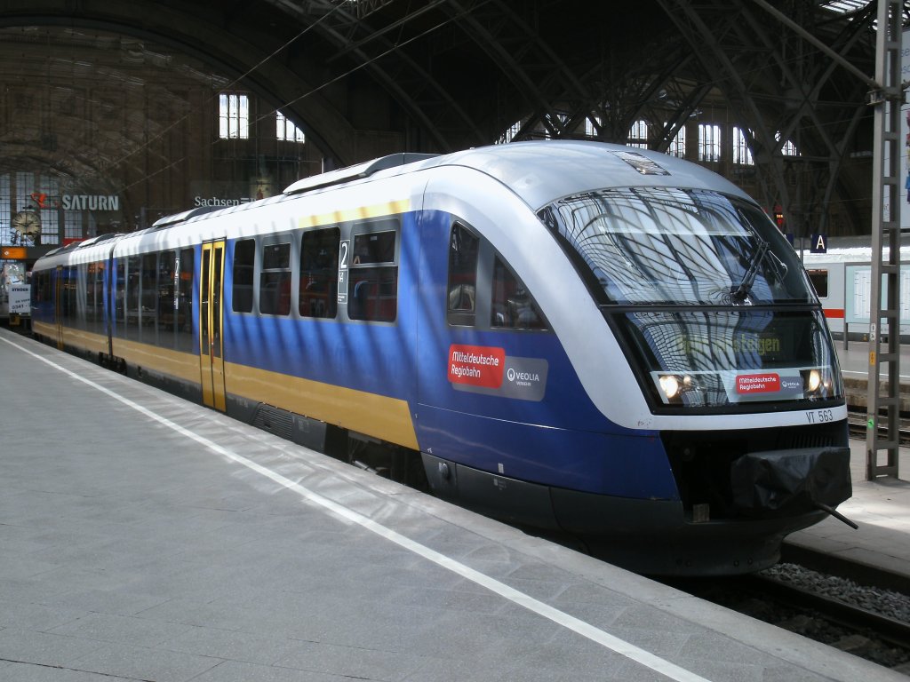 Nicht nur mit ihren Regioshuttle kommt die MRB bis zum Leipzig Hbf,auch mit ihren Desirotriebwagen ist die MRB des �fteren zusehen.Hier stand am 26.M�rz 2012 VT563 in Leipzig.
