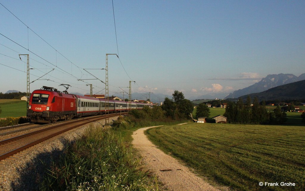 BB 1116 175-9 vor EC 868   Fachhochschule Kufstein   von Wien nach Innsbruck, KBS 951 Salzburg - Rosenheim - Mnchen, fotografiert bei Amersberg am 17.08.2011