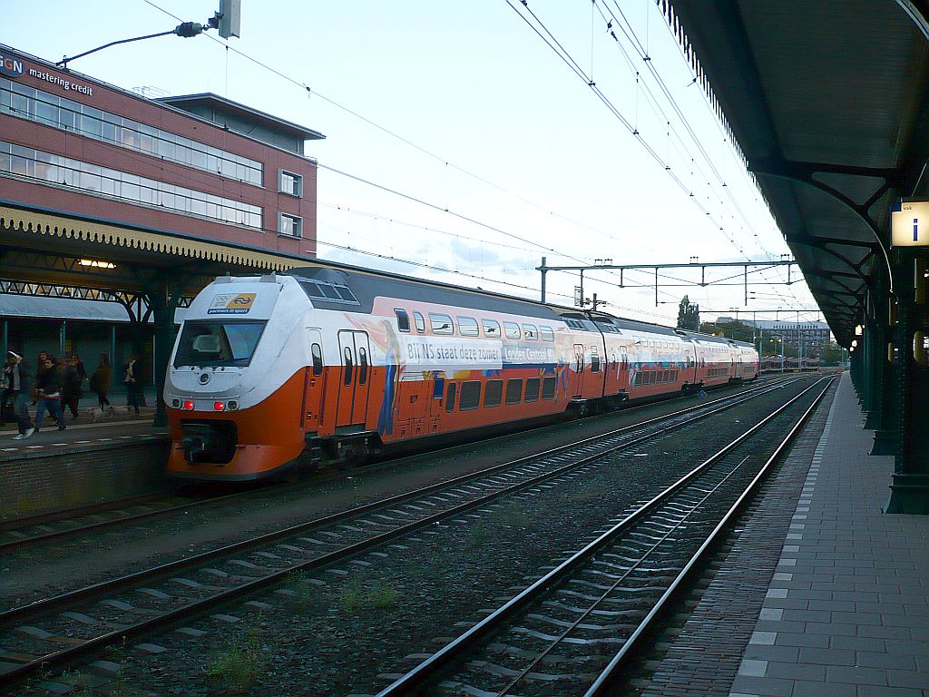 Olympische DD-IRM TW Gleis 1 Den Bosch 18-09-2012.

DD-IRM 9520 of 9525 in olympische uitvoering. Spoor 1 Den Bosch 18-09-2012.