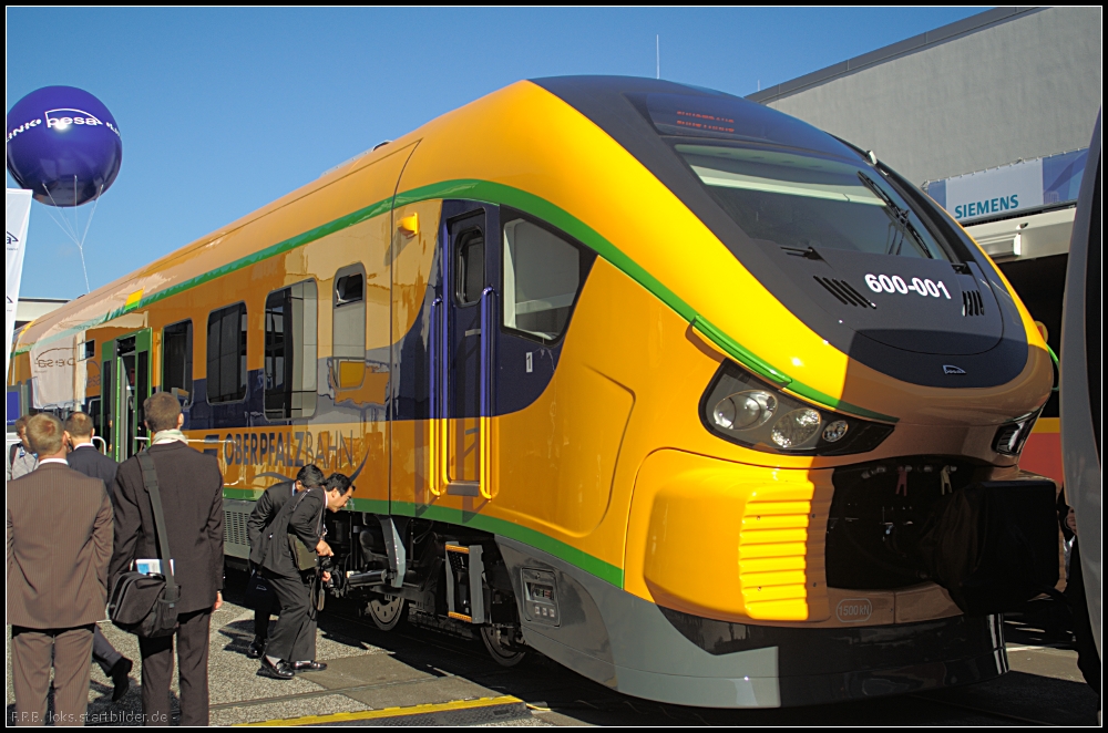 Pesa LINK f�r die Oberpfalzbahn auf der InnoTrans 2012 in Berlin. Bestellt sind 12 zweiteilige Dieseltriebwagen, die ab 2014 zum Einsatz kommen sollen.