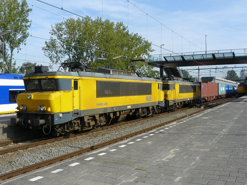 Railion 1606 und 1609 Rotterdam Centraal Station 22-09-2010.