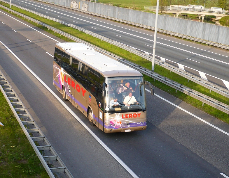 Reisebus Leroy aus Belgien fotografiert bei Leiden, Niederlande am 24-04-2010.