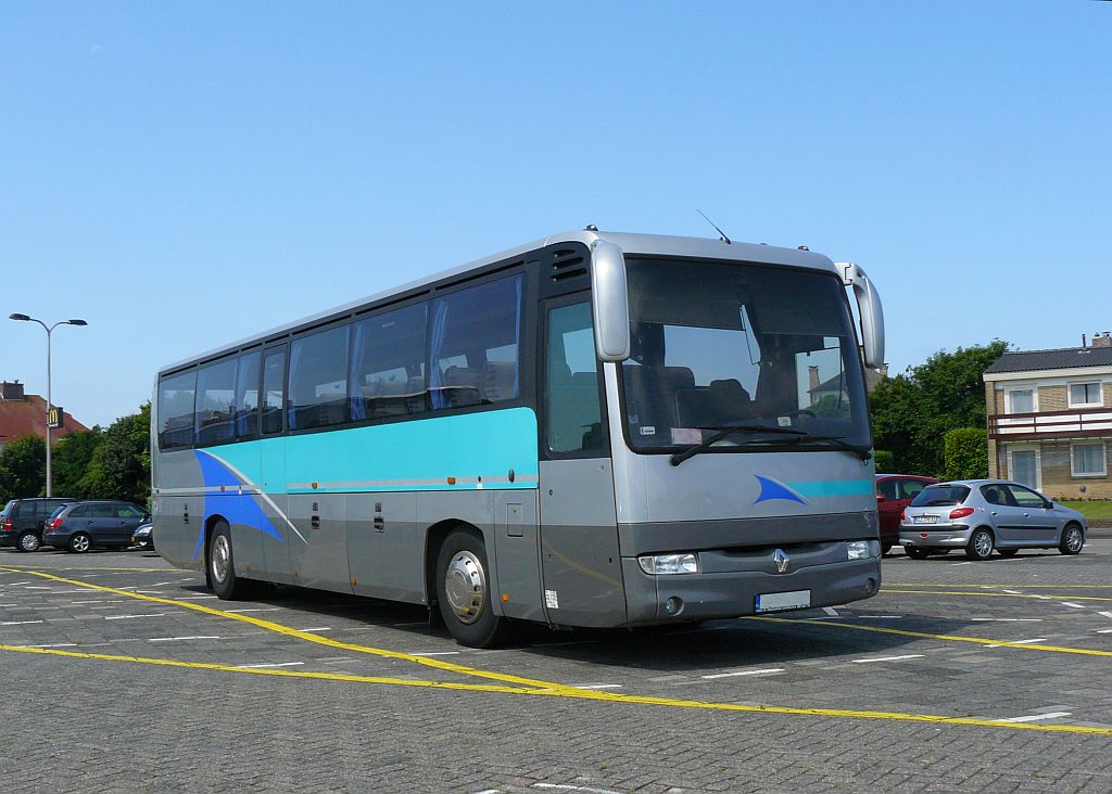 Renault Iliade Reisebus aus Polen. Noordwijk, Niederlande 30-06-2013.

Renault Iliade reisbus uit Polen. Noordwijk 30-06-2013.