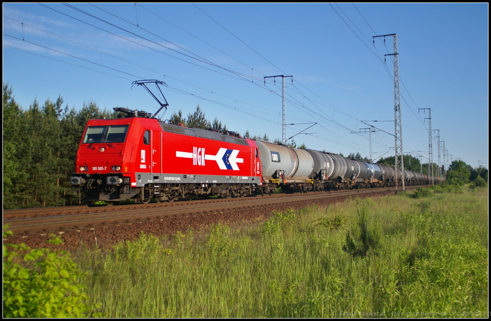 RheinCargo 2053 mit Kesselwagenzug am 05.06.2013 in der Berliner Wuhlheide (NVR-Nummer 91 80 6 185 585-7 D-RHC)