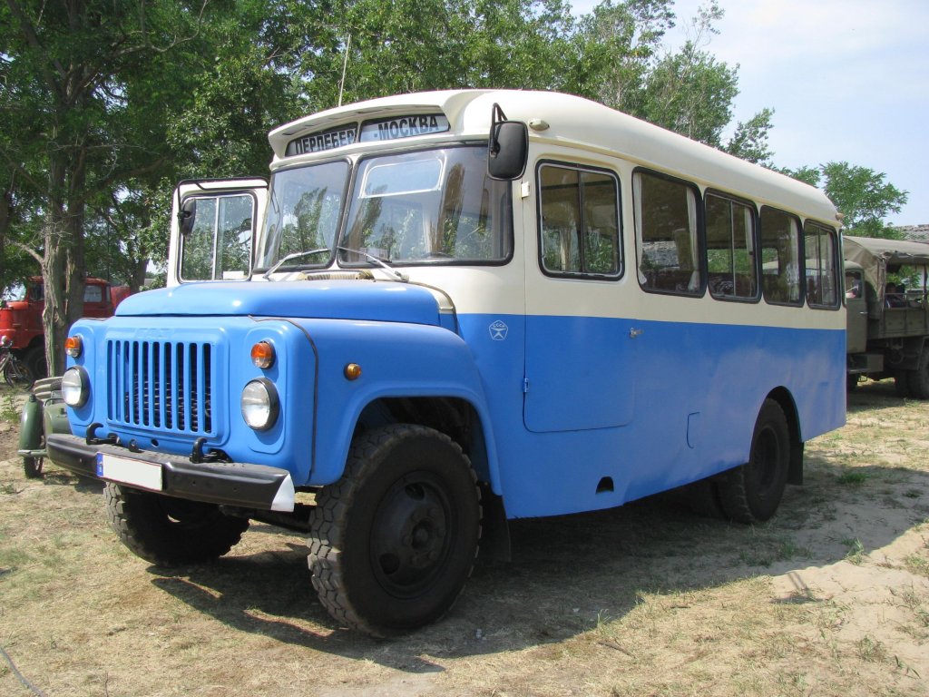 russischer Omnibus vom Typ GAZ 53 beim 11. Perleberger Oldtimer- und Militrfahrzeugtreffen, Flugplatz Perleberg [12.07.2009]
 
