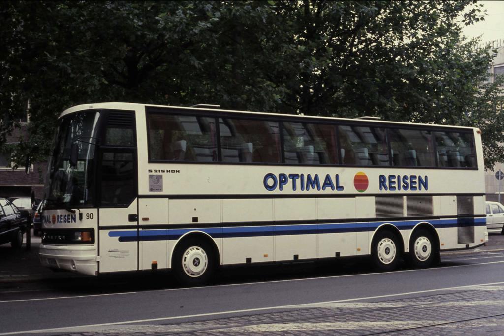 Setra 215 HDH der des Reiseunternehmen Optimal aufgenommen
in Bremen am 14.8.1990.