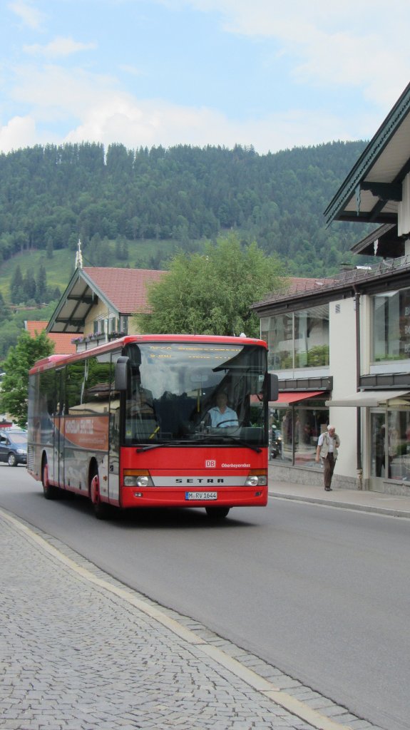 Setra 315-UL von Oberbayernbus Mnchen in Rottach-Egern am 28.5.2012.