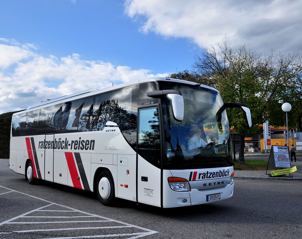 SETRA S415 GT-HD von RATZENBCK Reisen aus sterreich im September 2012 in Krems an der Donau unterwegs.