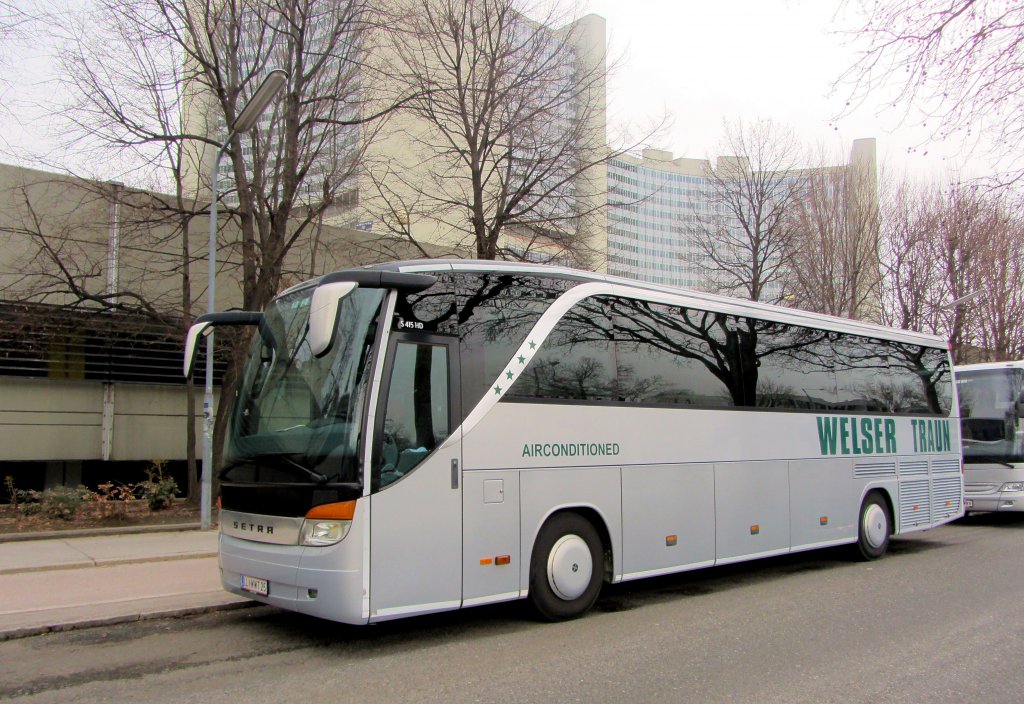 SETRA S415 HD von WELSER Reisen aus Traun/Obersterreich im April 2013 in Wien.