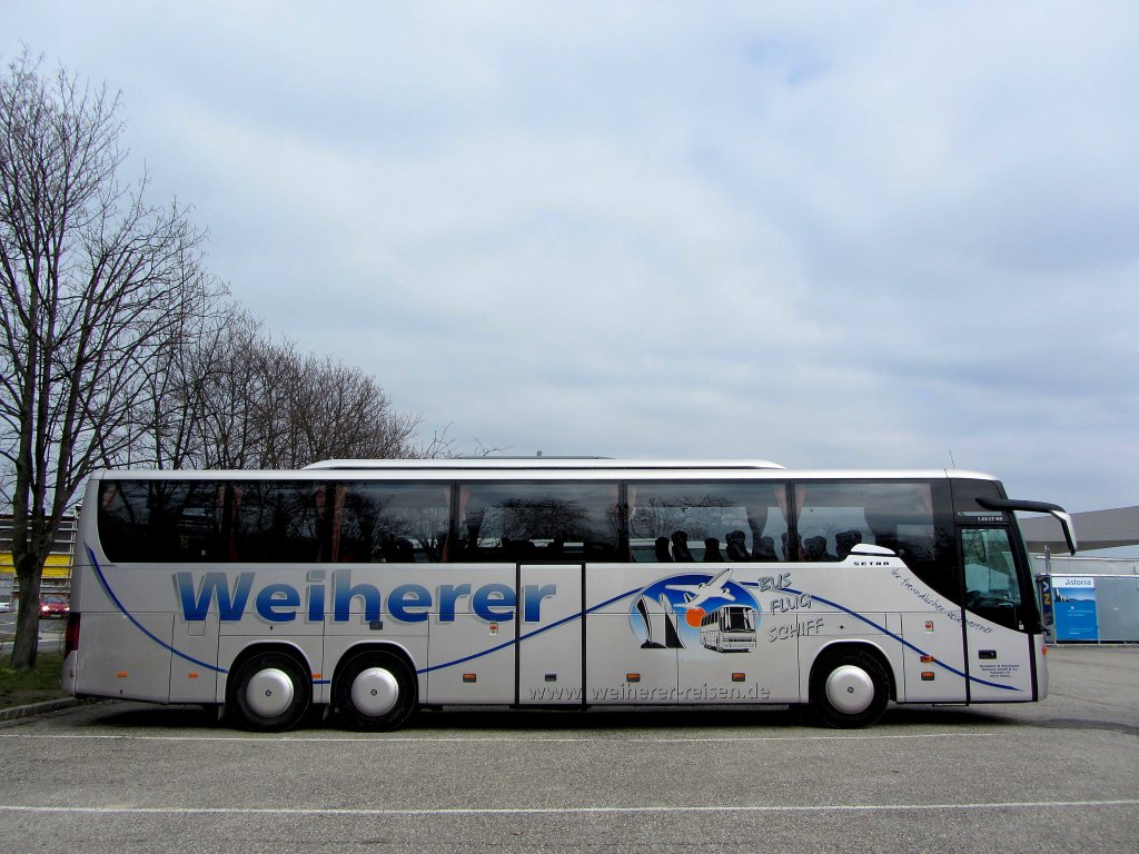 SETRA S416 GT- HD von WEIHERER Reisen aus Deutschland im April 2013 in Krems an der Donau gesehen.