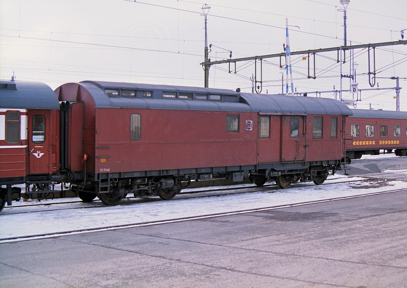 SJ Gepckwagen fotografiert in Kiruna, Schweden am 20-04-1993.