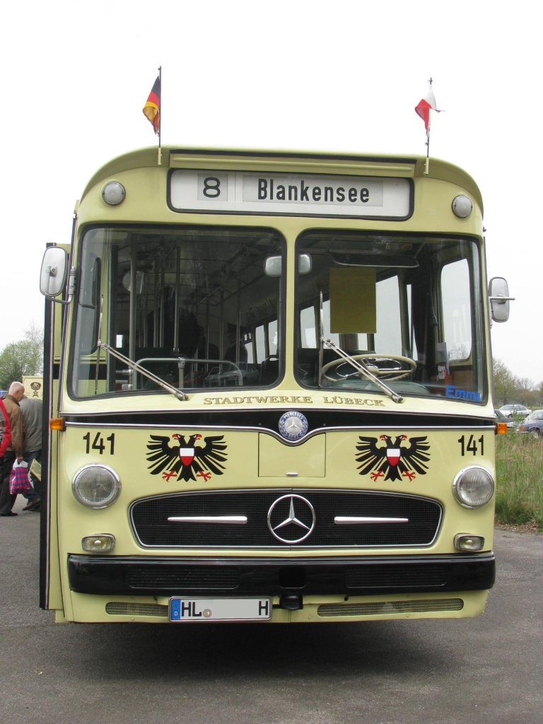 Stadtomnibus MB O 317 der  Stadtwerke Lbeck  beim Oldtimer-Treffen in Lbeck-Blankensee, Lbeck [30.04.2012]