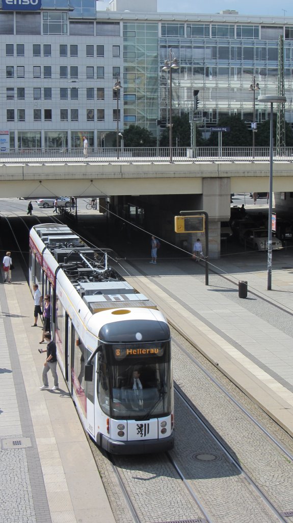 STR 8 nach Hellerau am Dresdner Hauptbahnhof.(6.8.2012)