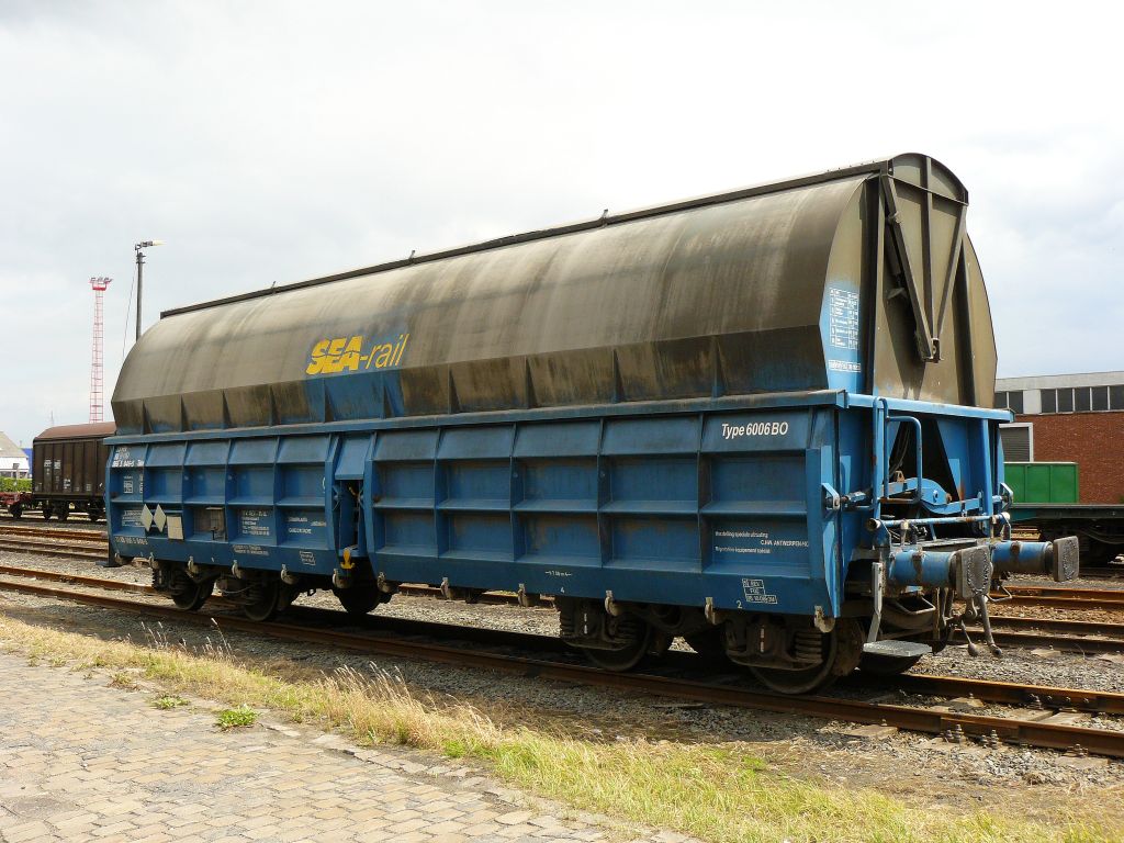 Talns mit Nummer 33 88 066 5 046-5 der Firma Sea-Rail aus Belgien. Emdenweg Antwerpen 22-06-2012.

Talns uit Belgi met nummer 33 88 066 5 046-5 van de firma Sea-Rail voor het vervoer van zinkerts. Emdenweg Hafen Antwerpen 22-06-2012.